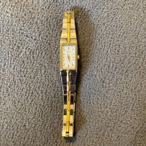 Womens Seiko watch.  Gently used excellent condition